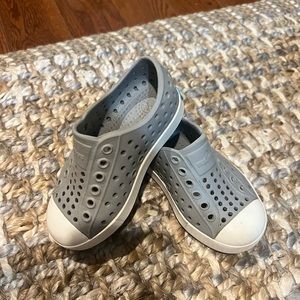 Native Jefferson Gray size 7 toddler